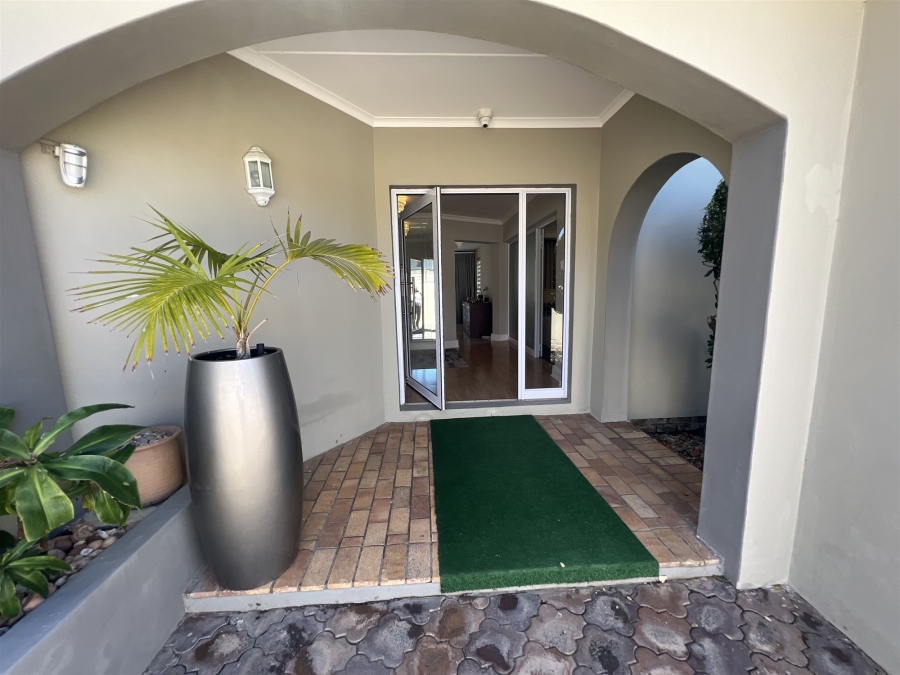 4 Bedroom Property for Sale in Beacon Bay Eastern Cape